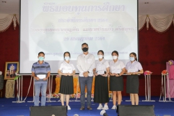 20210730132456.jpg - โรงเรียนปิยะพรพิทยาได้มีการมอบทุนการศึกษากองทุนพ่อนายบุญยืน แม่นายปิ่นแก้ว ศรีสมุทรและกองทุนโรงเรียนปิยะพรพิทยา ประจำปีการศึกษา 2564 | https://piyapornpittaya.ac.th